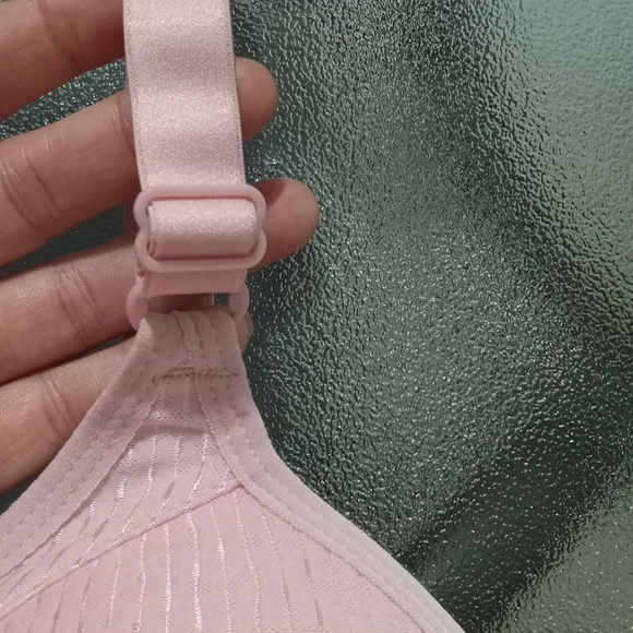 Cute new without tag pink bra. - Picture 5 of 10
